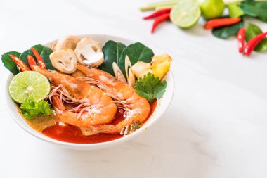 Tom Yum Goong baharatlı ekşi çorbası
