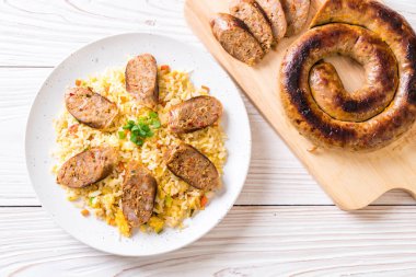 Fried Rice Notrhern Tay acılı sosis ile
