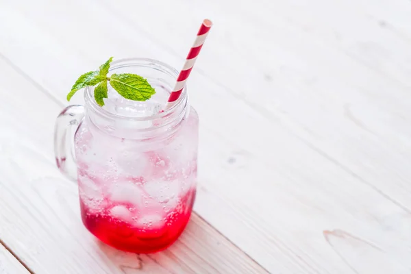 Iced aardbei soda — Stockfoto