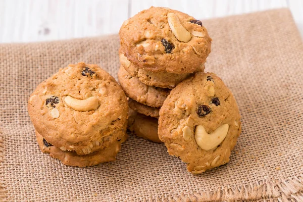 cookies with raisin and cashew nuts