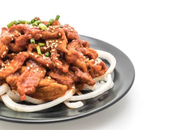 Baharatlı Kore soslu (bulgogi kızarmış domuz eti)