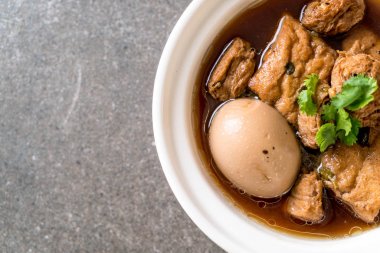 soya peyniri ile tatlı sos haşlanmış yumurta