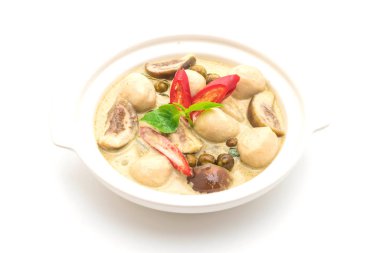 Balık topu ile yeşil köri