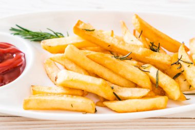 Soslu patates kızartması.