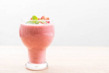 çilek smoothies milkshake