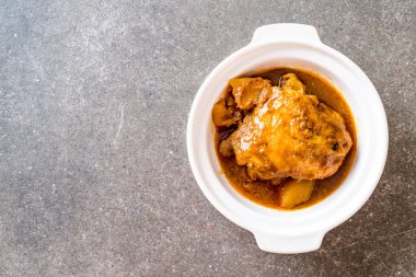 Pilavlı tavuk Massaman köri Yapıştır