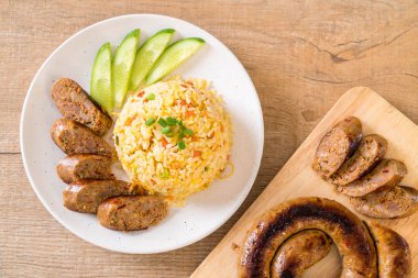 Fried Rice Notrhern Tay acılı sosis ile