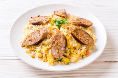 Fried Rice Notrhern Tay acılı sosis ile
