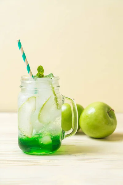 Grüner Apfel Soda — Stockfoto