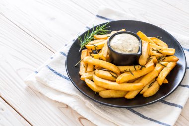 Soslu patates kızartması.