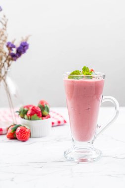 çilek smoothies milkshake
