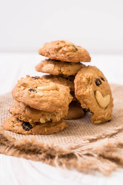 Kekse mit Rosinen und Cashewnüssen — Stockfoto