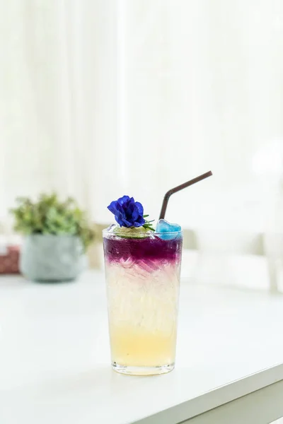 Butterfly Pea SAP met honing en limoen — Stockfoto