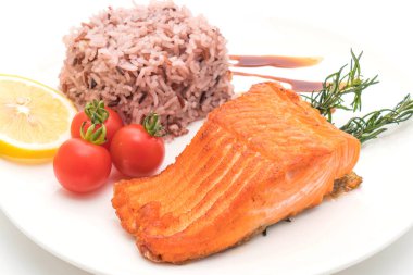 Berry pilavlı somon Steak