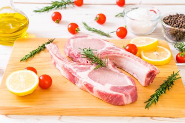 domuz pirzolası ham