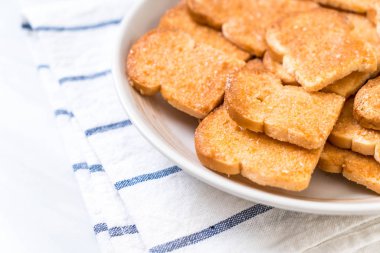 pişmiş ekmek sarımsaklı ekmek