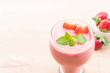çilek smoothies milkshake