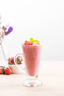 çilek smoothies milkshake