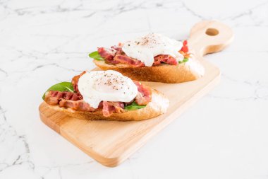 yumurta benedict gemide