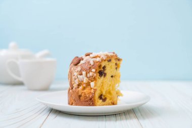 badem ile kuru üzüm Ekmek pasta