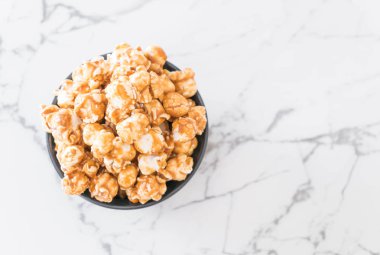 Patlamış Mısır ile karamel