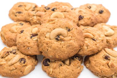 Kuru üzüm ve kavrulmuş kaşu fındık ile tatlılar