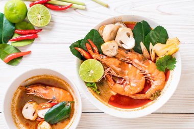 Tom Yum Goong baharatlı ekşi çorbası