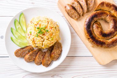 Fried Rice Notrhern Tay acılı sosis ile