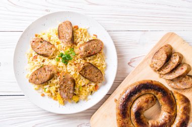 Fried Rice Notrhern Tay acılı sosis ile