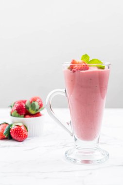 çilek smoothies milkshake
