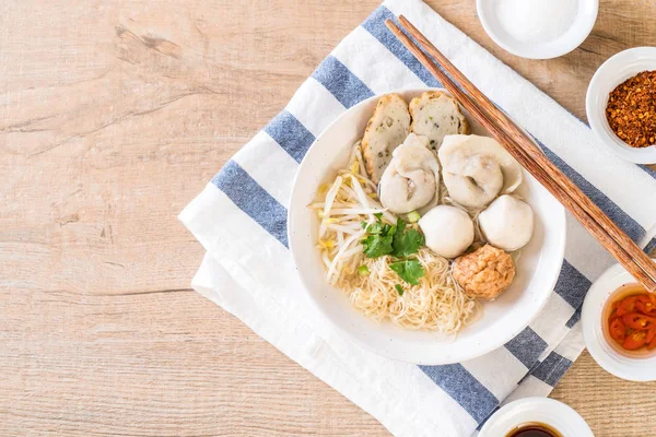 Noodles with fish ball in soup — Stock Photo, Image
