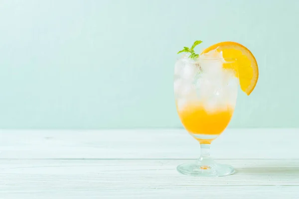 Soda ile portakal suyu — Stok fotoğraf