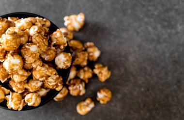 Patlamış Mısır ile karamel