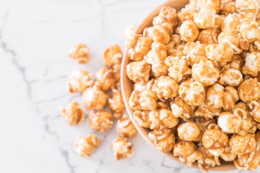 Patlamış Mısır ile karamel