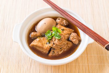 soya peyniri ile tatlı sos haşlanmış yumurta