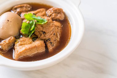 soya peyniri ile tatlı sos haşlanmış yumurta