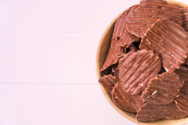 patates cipsi çikolata ile