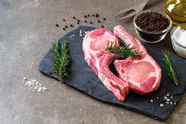 domuz pirzolası ham