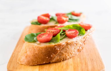 roka ve domates ekmek 