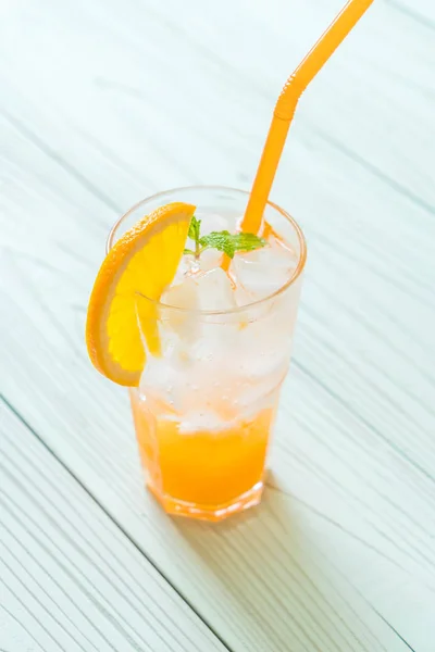 Suco de laranja com refrigerante — Fotografia de Stock