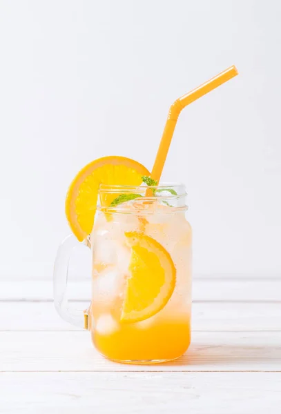 Apelsinjuice med soda — Stockfoto