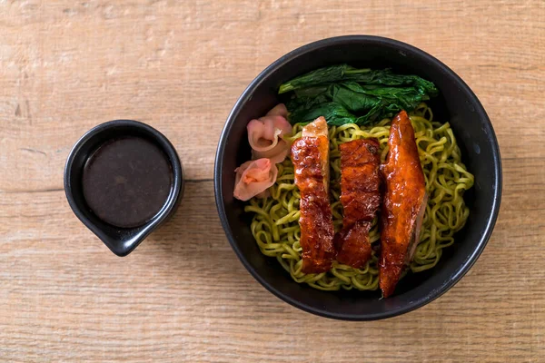 sebze erişte ile kızarmış ördek