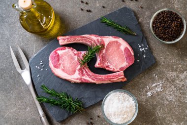 domuz pirzolası ham