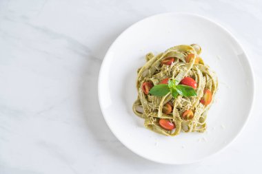 ıspanak fettuccine domates ile