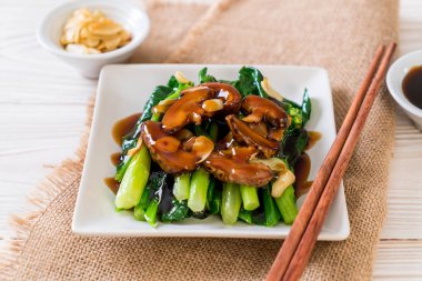 İstiridye soslu kızarmış Hong Kong Kale heyecan