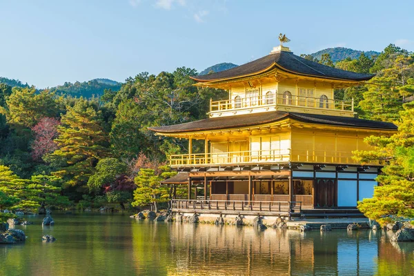 Bella architettura al Tempio Kinkakuji (Il Padiglione d'Oro ) — Foto Stock