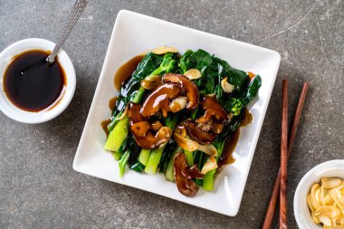 İstiridye soslu kızarmış Hong Kong Kale heyecan