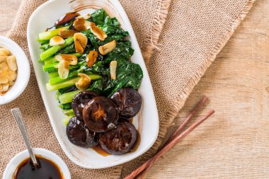 İstiridye soslu kızarmış Hong Kong Kale heyecan