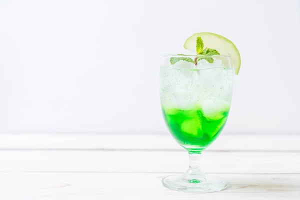 Zielona soda jabłkowa — Zdjęcie stockowe