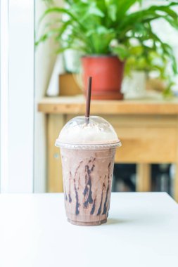 buzlu çikolata (muzlu süt)